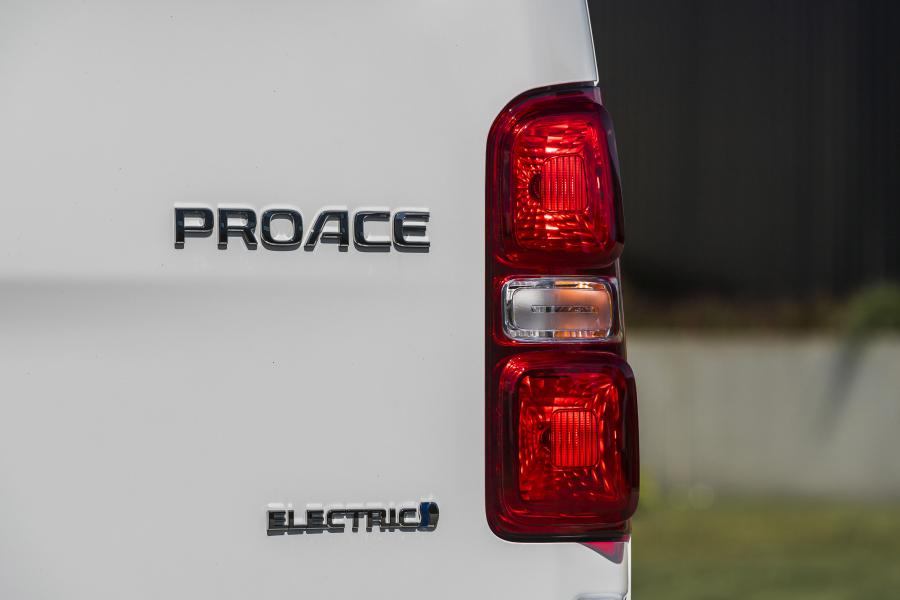 Логотип Toyota ProAce Electric Van 2020 года  (фото 11 из 16)